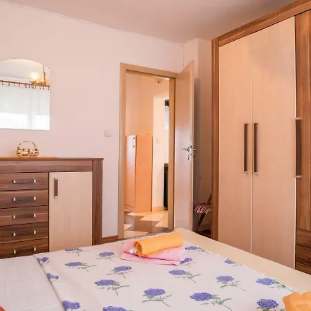 Apartman J & M *