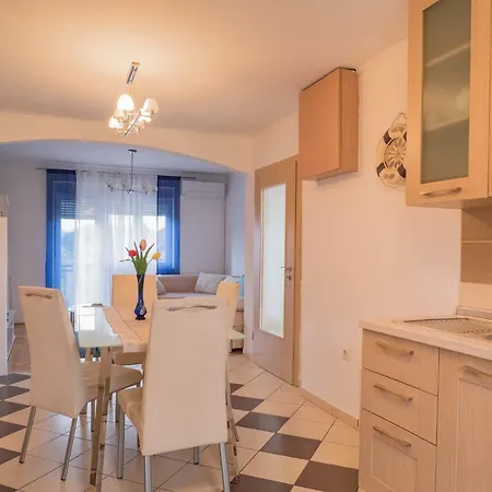 Apartment Apartman J & M Jelenje
