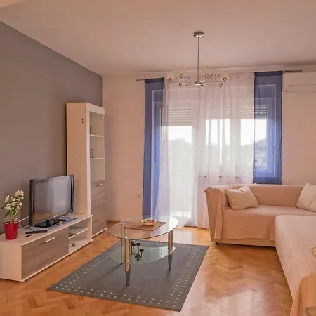 Apartment Apartman J & M Jelenje
